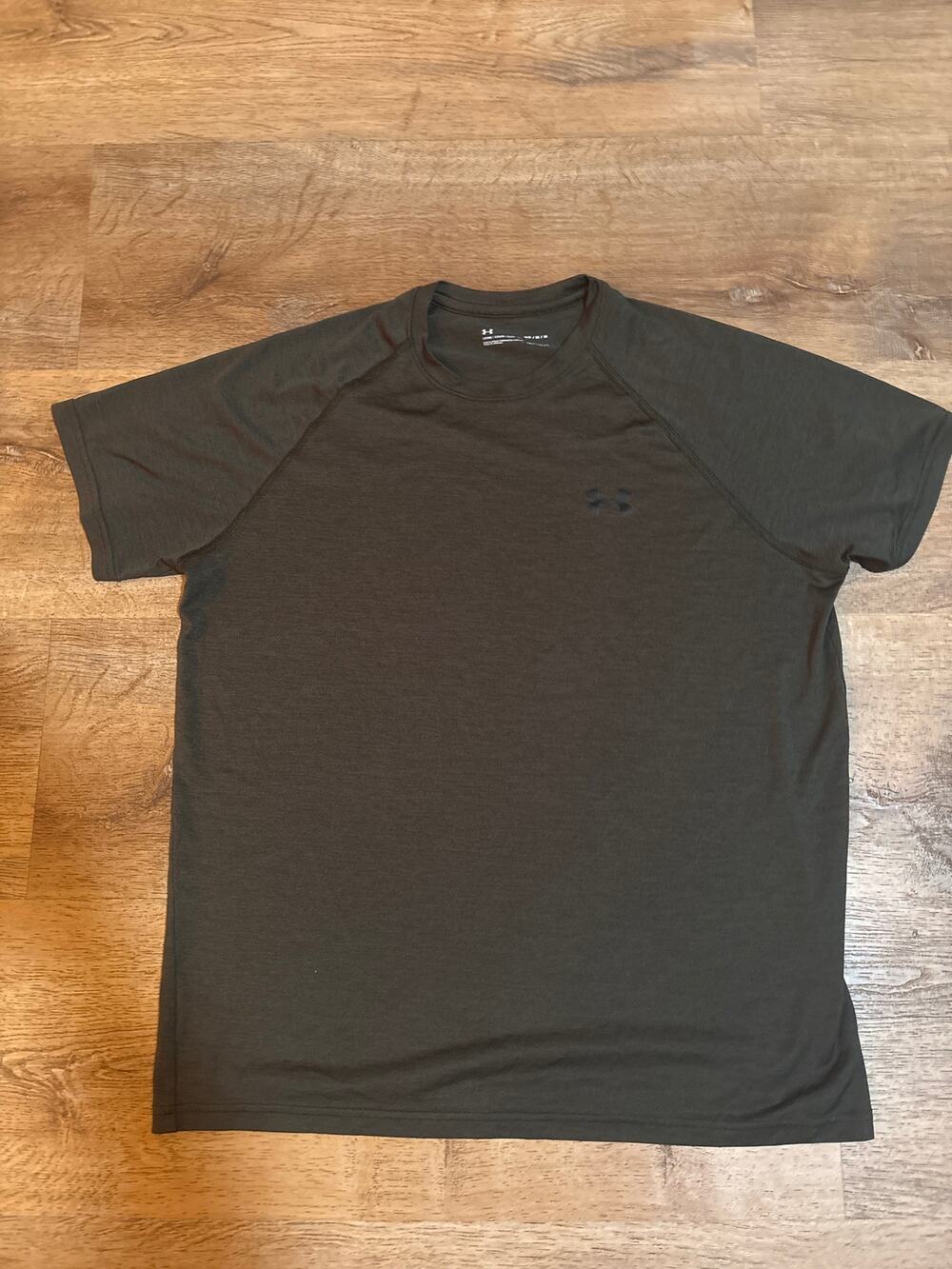 Under Armour Mens Shirt Medium